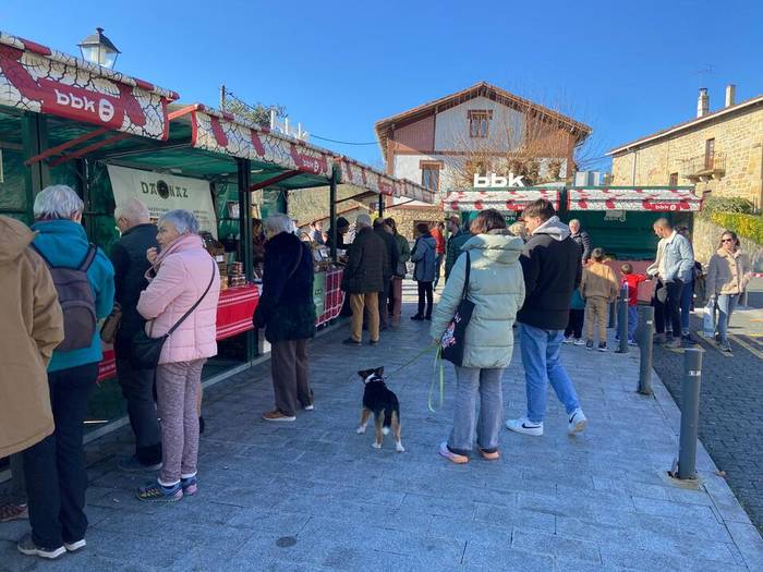 [ARGAZKI GALERIA]: Garaiko neguko azokaren epela, iruditan