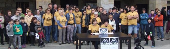 Autobus zerbitzua hobetzeko kudeaketa publikoa eskatu dute
