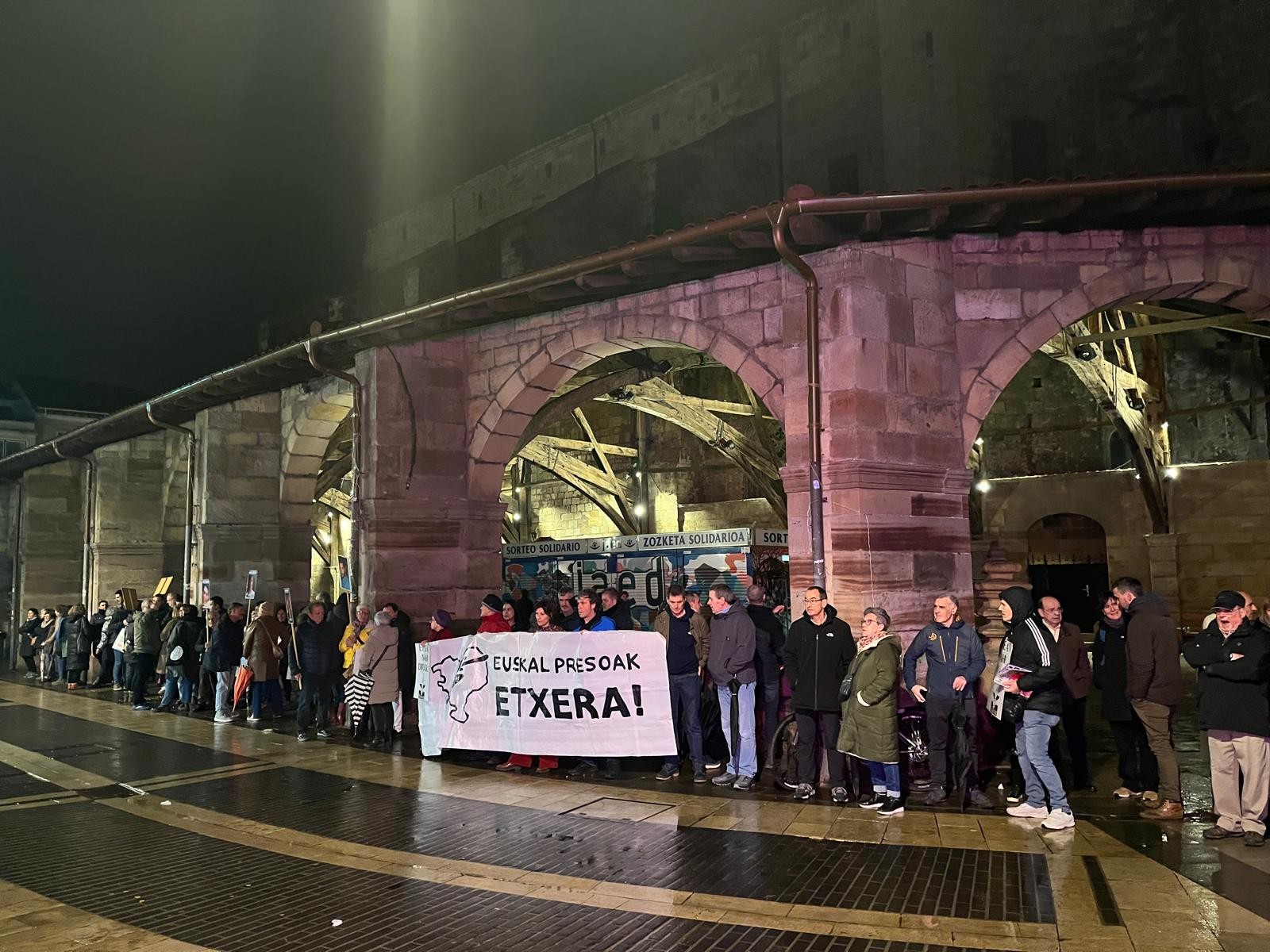 Durangon bukatutzat eman dituzte euskal presoen eskubideen aldeko asteroko kontzentrazioak