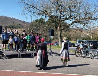 [ARGAZKI GALERIA]: Otxandion Mainondoko kirolgune berria inauguratu dute