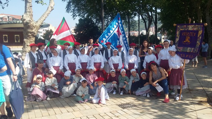 Bizkaiko Dantzari Eguna iruditan - 2