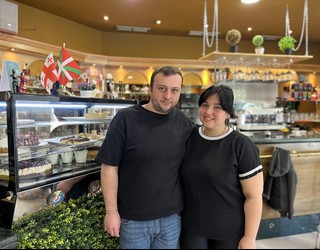 "Bezeroek Georgiako janarian zuten interesa ikusita, hango otorduak ematen hasi ginen"
