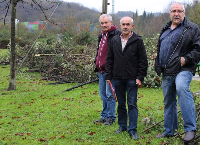 Fumbarri auzotik ateratzea eskatu dute Herria eta Aramotzeko auzo elkarteek