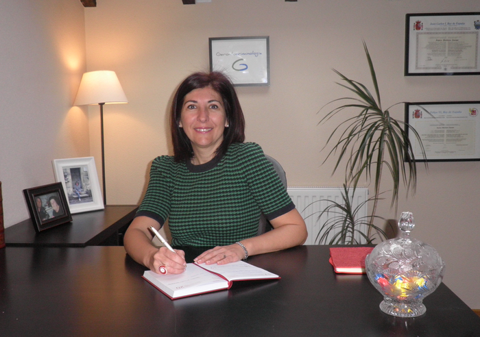 "Adineko emakumeei zer egin behar duten esaten diegu, baina ez diegu entzuten"