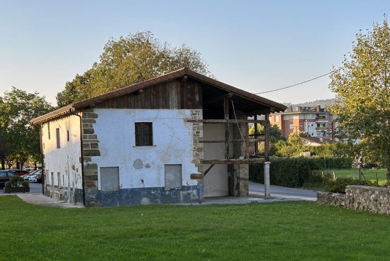 San Faustoko auzogunea Kapitanena eraikineko beheko solairuan egingo dute