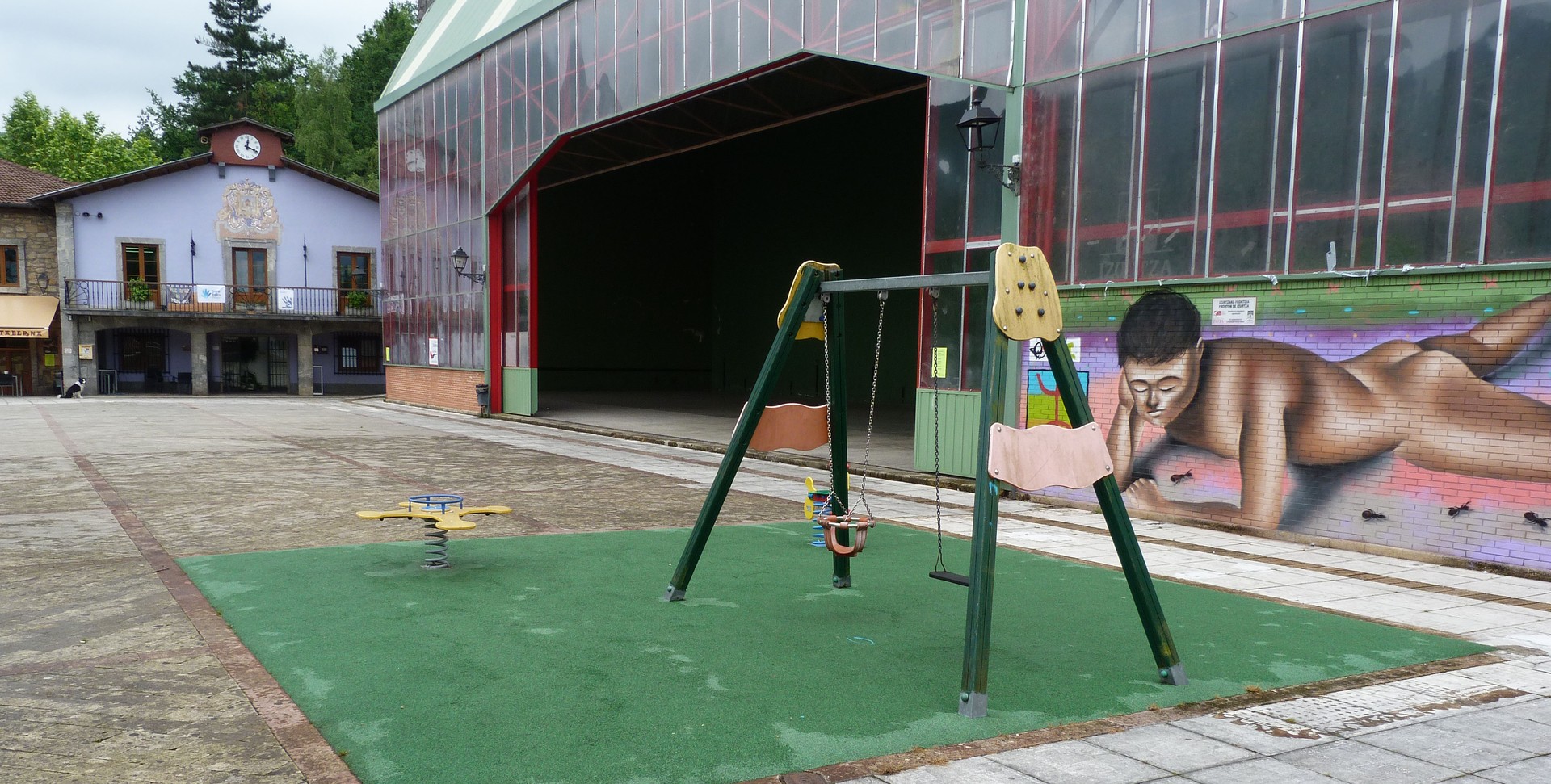 Izurtzako plazan dagoen jolasgunea handitu egingo dute aurtengo urtean, aurrekontuetako 14.000 euro erabilita