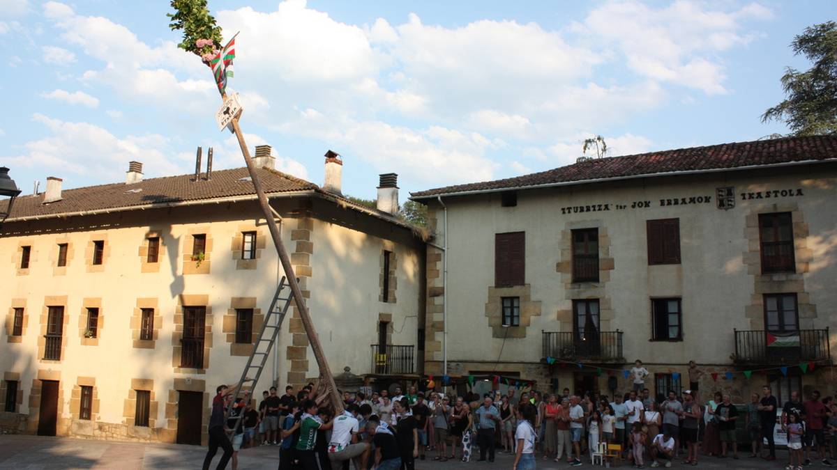 [ARGAZKI GALERIA]: Donien atxa igota lehertu da festa Berrizen