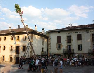 [ARGAZKI GALERIA]: Donien atxa igota lehertu da festa Berrizen