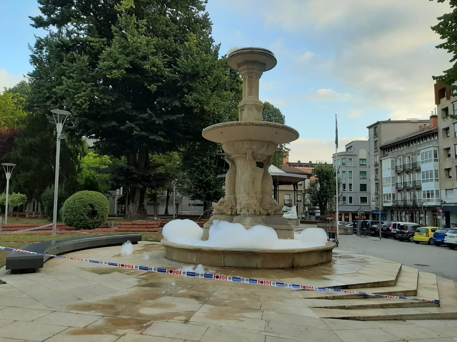 Ezkurdiko iturriaren hoditeria garbitu beharko dute bandalismo ekintza bat dela eta