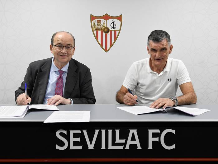 Jose Luis Mendilibarrek Sevilla futbol taldea entrenatuko du denboraldia amaitu arte