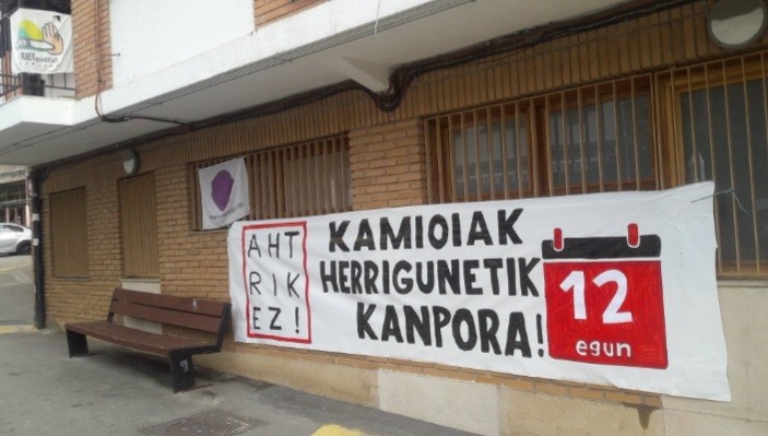 AHTaren kontrako plataformak herri ekimenak deituko ditu obretako kamioiek Atxondoko herrigunetik pasatzeari uzten ez badiote