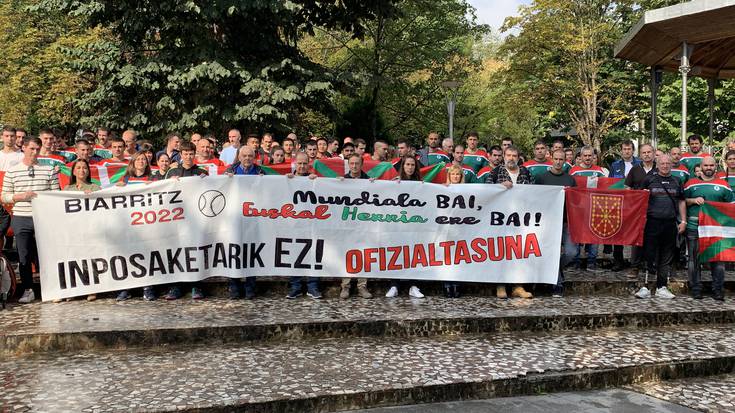 Euskal Pilota Selekzioa kolektiboak agerraldia egin du Durangon euskal selekzioaren ofizialtasuna aldarrikatzeko