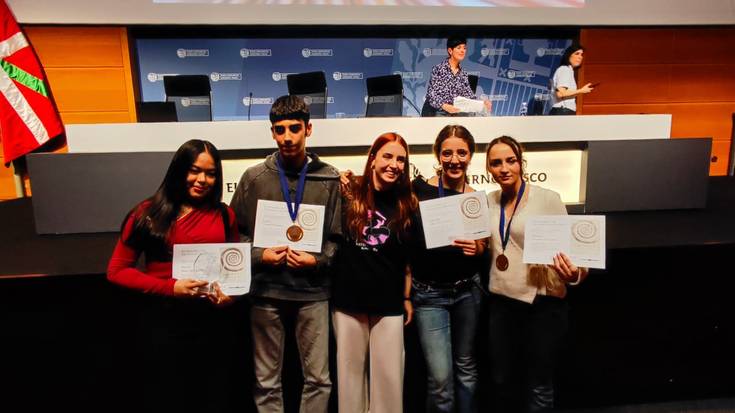 VIII. Filosofia Olinpiadetako Dilema ataleko sari nagusia, Abadiñora