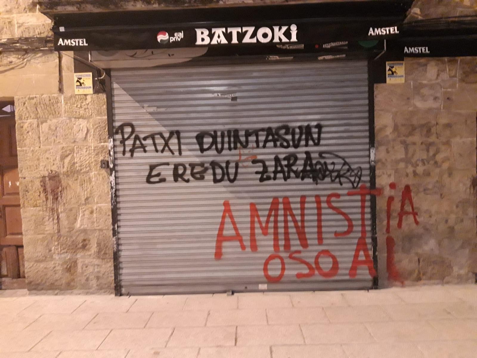 EAJk eta Abadiñoko Independenteek "gogor gaitzetsi" dituzte Batzokian agerturiko pintaketak