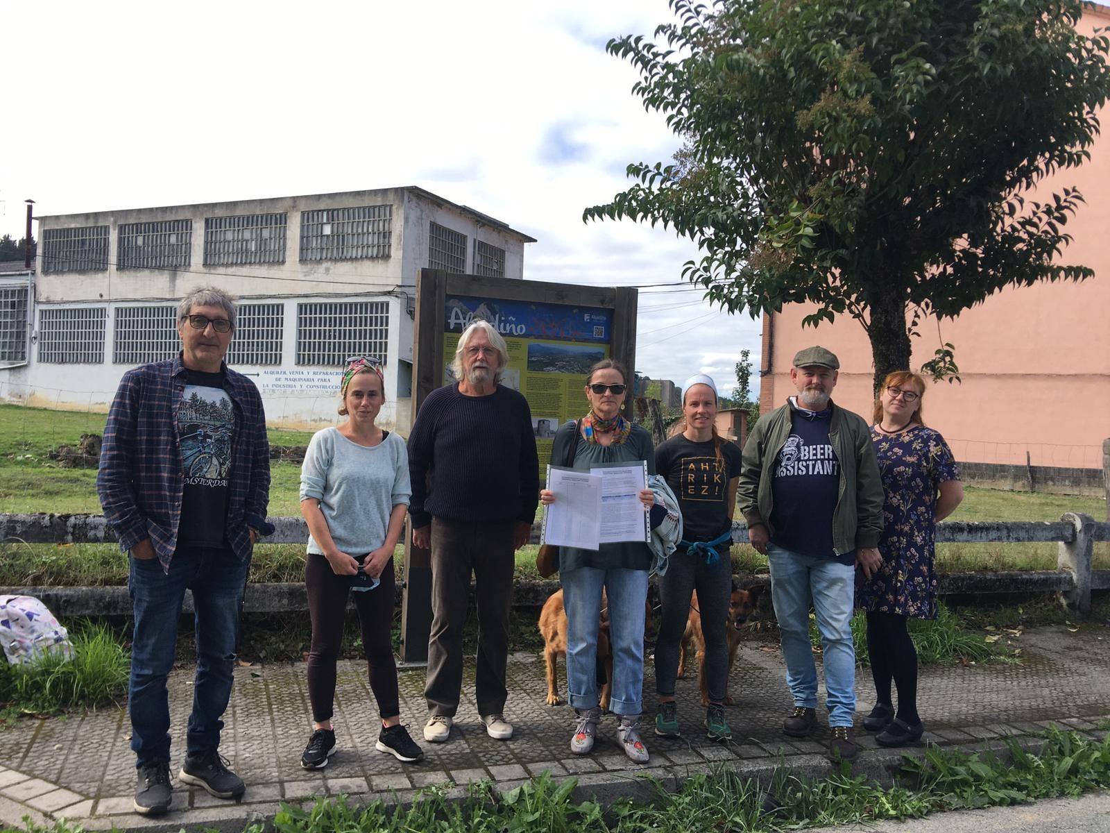 Sinadura bilketa abiatu dute AHTren lanen ondorien aurrean babesa eskatuz