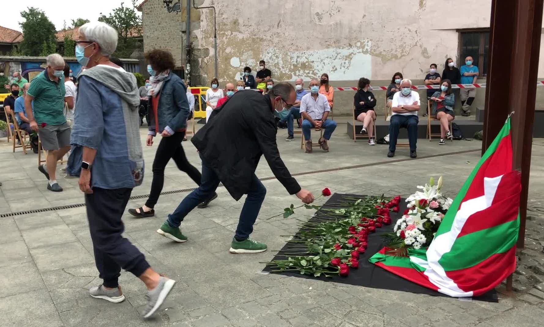 Otxandioko bonbardaketan hildakoei omenaldia egingo diete Andikona plazan, bihar