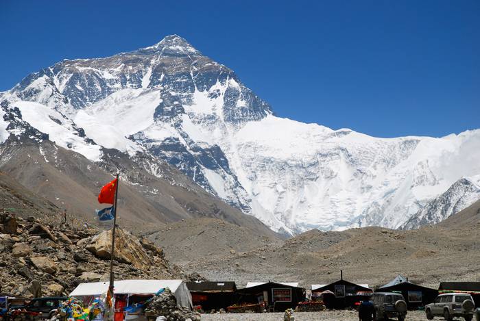 Everesteko behe kanpalekura irteera antolatu du Alpino Tabirak