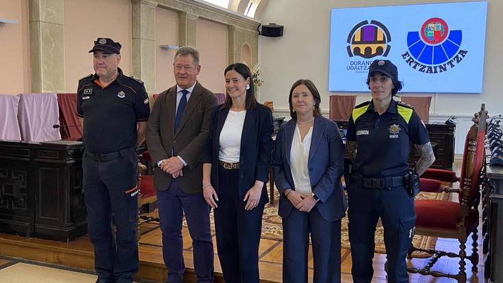 Durangoko Udaltzaingoak eta Ertzaintzak hitzarmena sinatu dute informazioa elkarri partekatzeko