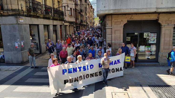 Zapatuan Bilboko manifestaziora joateko deia egin dute pentsiodunek