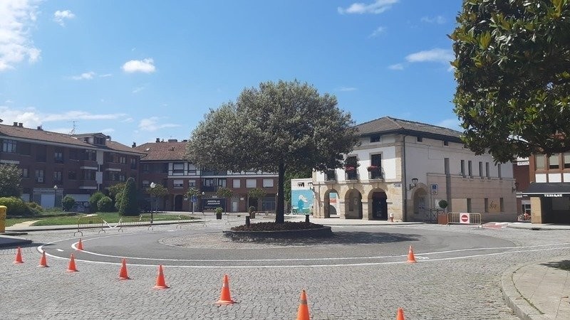 Zelaietako peatonalizazio prozesua gelditzeko eskatzeko 700 sinadura erregistratu dituzte Abadiñoko Udalean