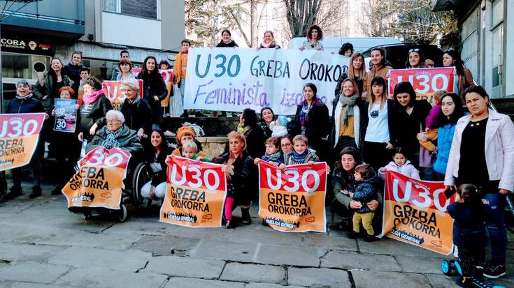 Zornotzako mugimendu feministak kalera irten eta grebara batzeko deia egin du