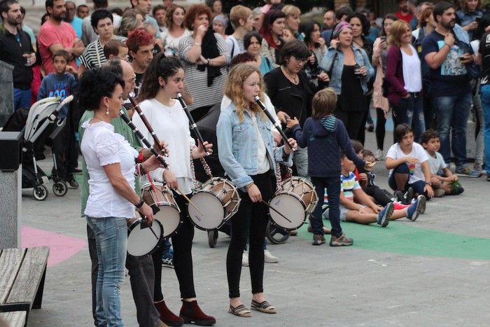 Jai Batzordeko kideek txupinazoa jaurtita hasi dituzte sanpedroak Atxondon - 17