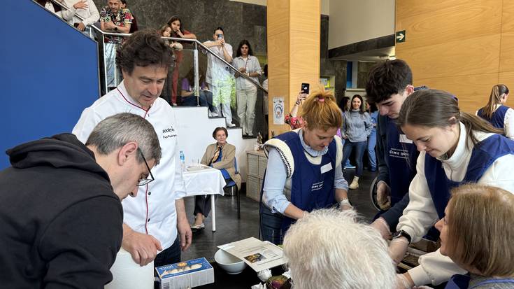 Pepe Rodriguez sukaldari entzutetsuak Zornotzan egindako pintxo lehiaketa batean parte hartu du