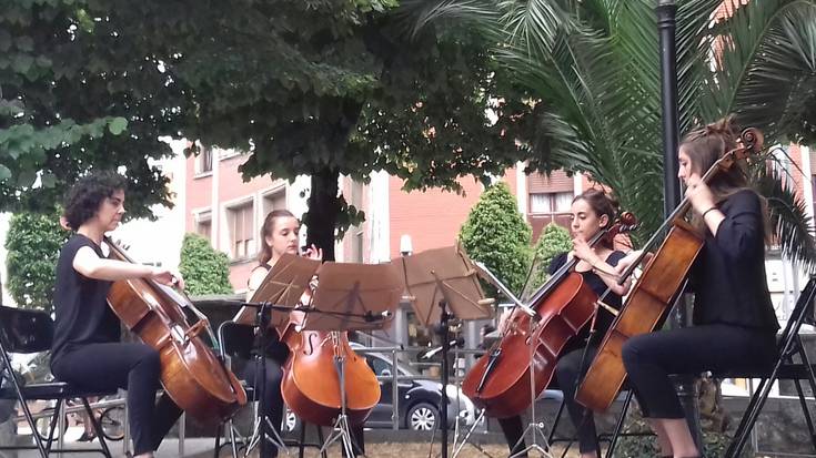 Gehi Zazpi taldeagaz inauguratu dute Durangoko Aurora Abasolo plaza