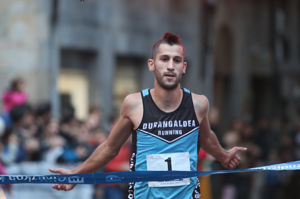 Dabid Garciak Ikaztegietako herri krosa irabazi du