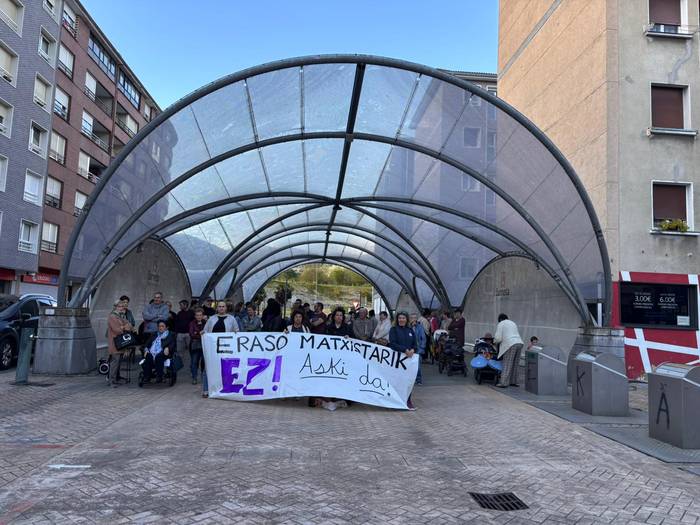 Iruñeko hilketa matxista salatu dute Iurretan