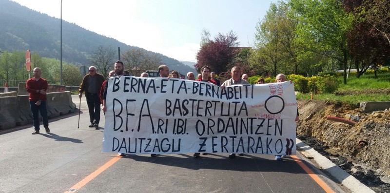 Berna eta Bernabeitiko auzotarren protesta “baztertuta” sentitzen direlako