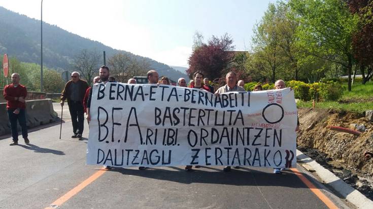 Berna eta Bernabeitiko auzotarren protesta “baztertuta” sentitzen direlako