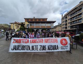 Eusko Jaurlaritzak herritarrak informatuta izan beharko lituzkeela salatu du Zaldibar Argituk