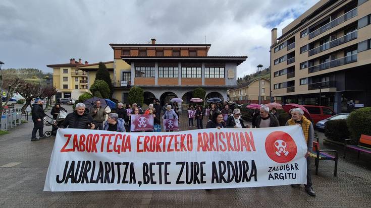 Eusko Jaurlaritzak herritarrak informatuta izan beharko lituzkeela salatu du Zaldibar Argituk