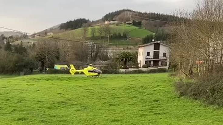 [BIDEOA] Pertsona bat Gurutzetako ospitalera eraman dute helikopkteroan