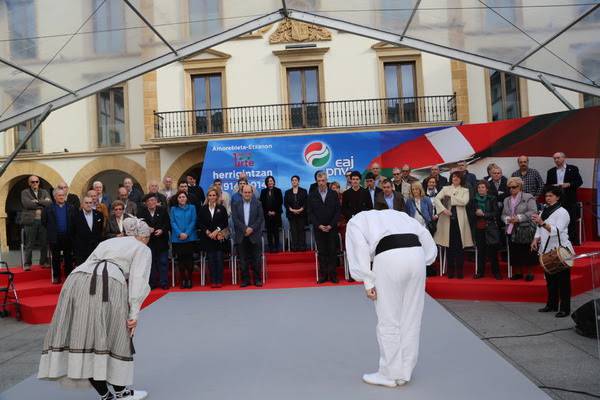 Zornotzan Luis Urrengoetxea gogoratu dute eta EAJko zinegotzi izandakoak omendu dituzte 