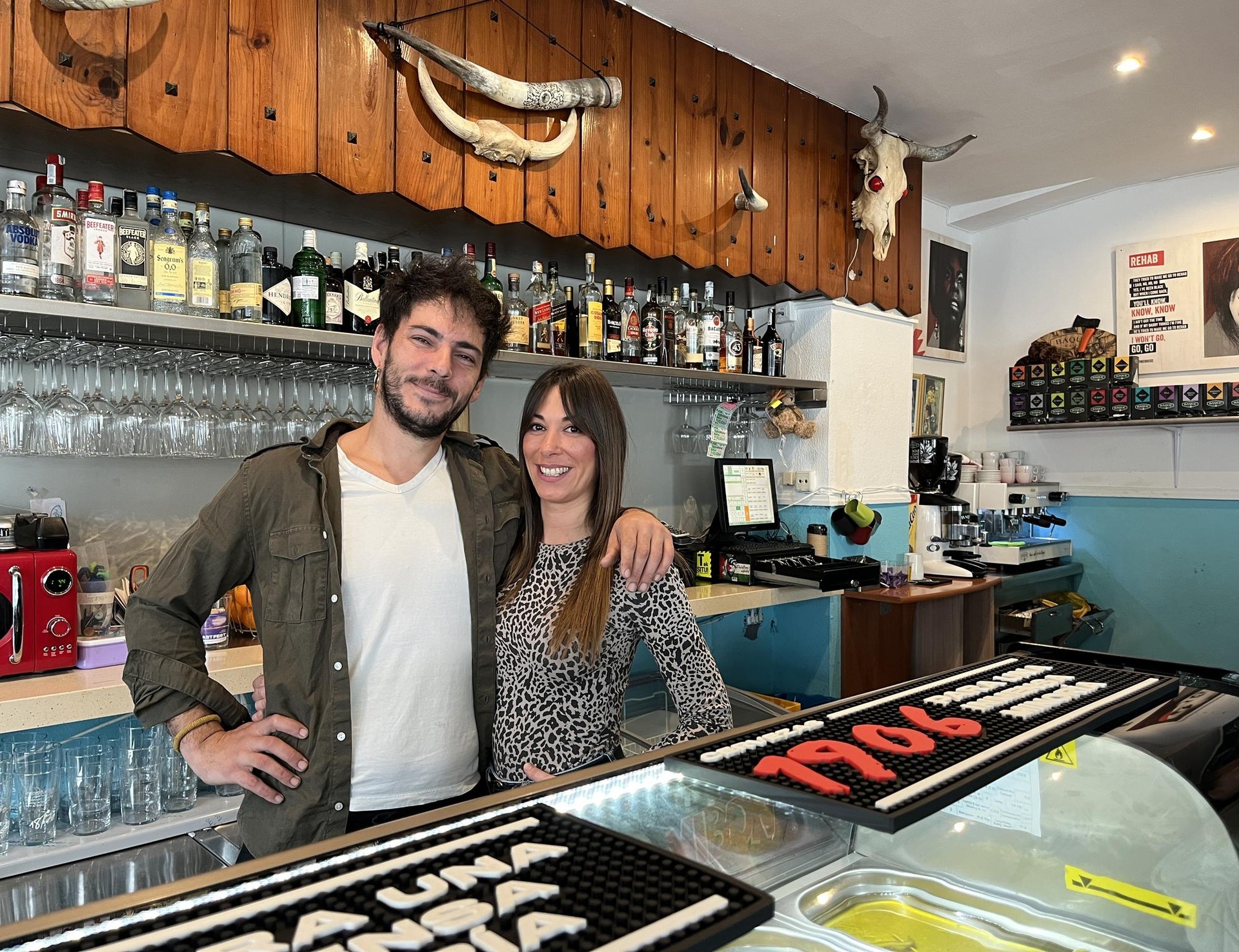 "Herritarrek eurek eman diote bizia tabernari, apurka"