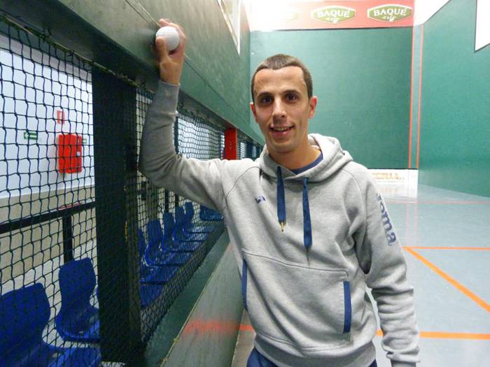 Mikel Gonzalezek buruz buruzko txapelduna du zain Donibane Garaziko finalerdian