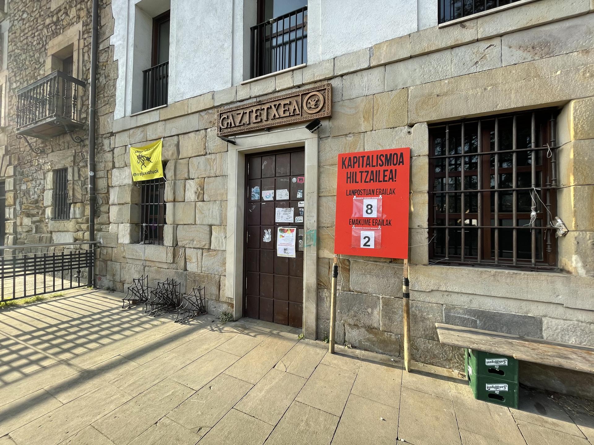 Elorrioko Gaztetxearen 34. urteurrena mozorrotuta ospatuko dute