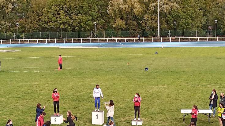 Kirol norgehiagokak bueltan dira Durangoko atletismo pistan