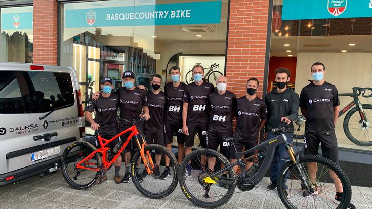 Durangaldeko bederatzi lagunek Trans-Nomad enduro lasterketan parte hartuko dute