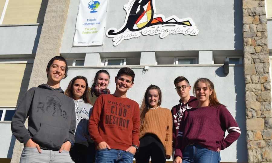 Ikasketa bidaiarako dirua lortzeko moda desfilea egingo dute Olaburu frontoian