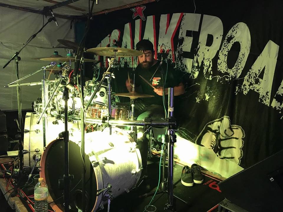 Plateruenak 80ko hamarkadako punk doinu gordinetara egingo du jauzi 