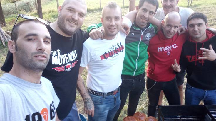 "Punk eta kaskamotz mugimenduaren inguruan irrika sortzea gustatuko litzaiguke"