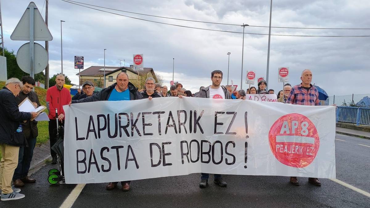 Autopistako bidesariaren kontrako elkarretaratzea, domekan, Durangon