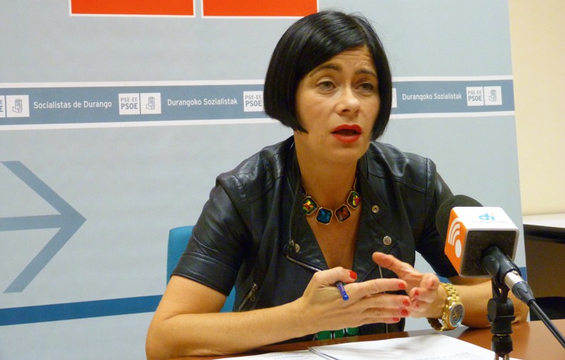 Pilar Ríos: "Gure bekatu bakarra epe luzeko hamaika langabetuk hilean 2.551 euro kobratu izana da"