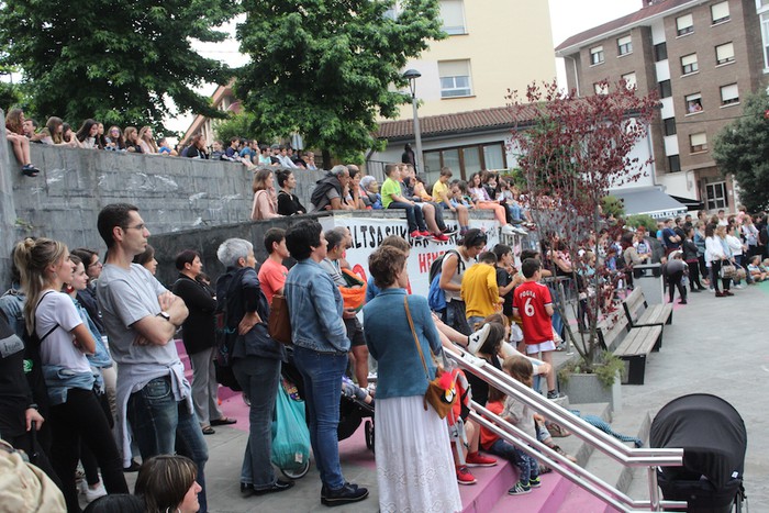Jai Batzordeko kideek txupinazoa jaurtita hasi dituzte sanpedroak Atxondon - 13