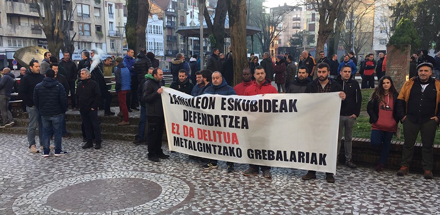 Ermuko hiru gaztek Durangoko epaitegian deklaratu dute metalgintzako grebaren harira