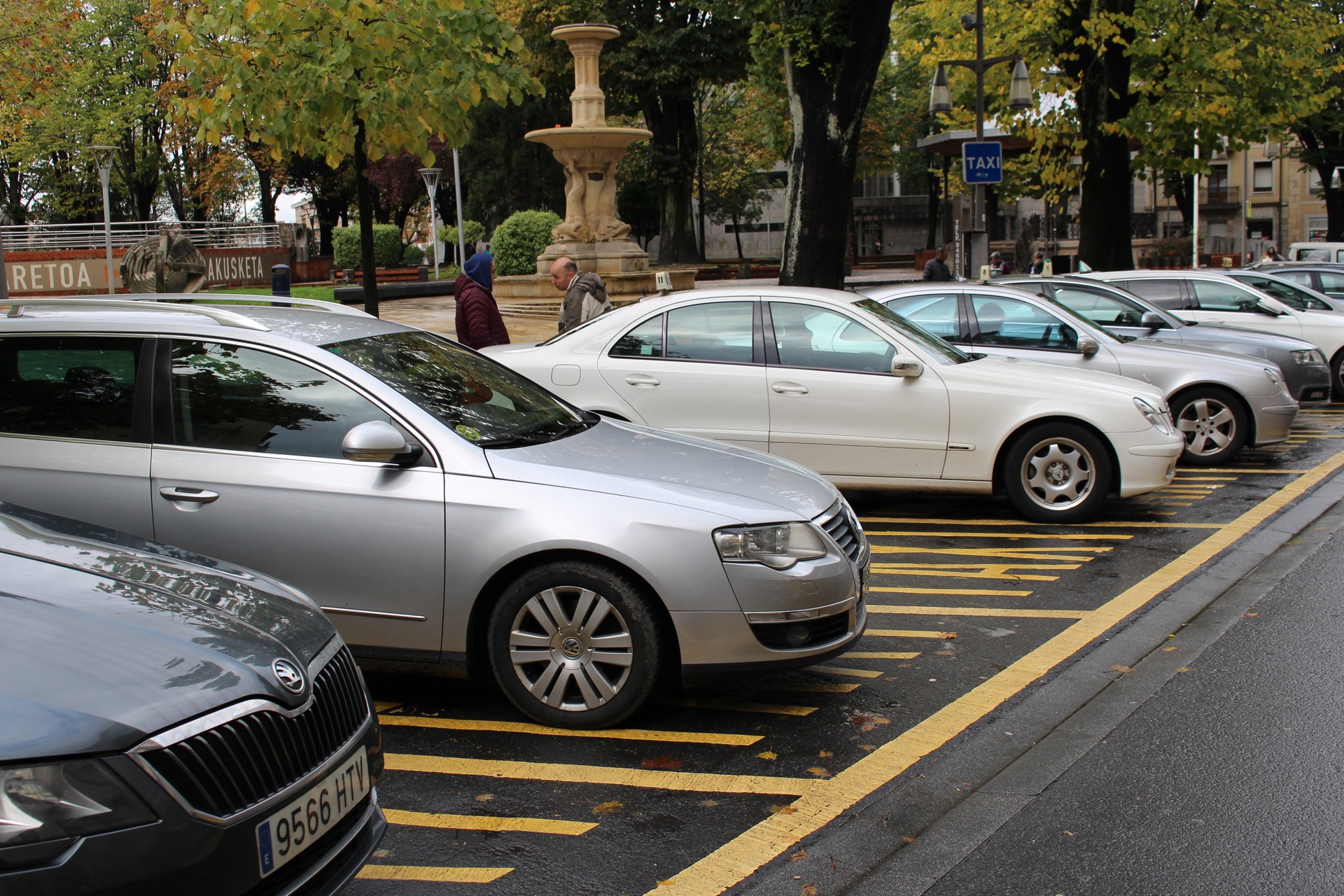 Uber plataforma Bilbon ipini dute martxan, eta Durangoko taxi gidariek kezka dute haren jarduna hona zabalduko ote den