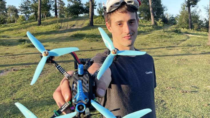 "Droneak gidatzea, zaletasuna baino gehiago, pasioa da niretzat"